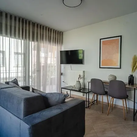 #t33 Chic 2br In The Centre Of Apartment