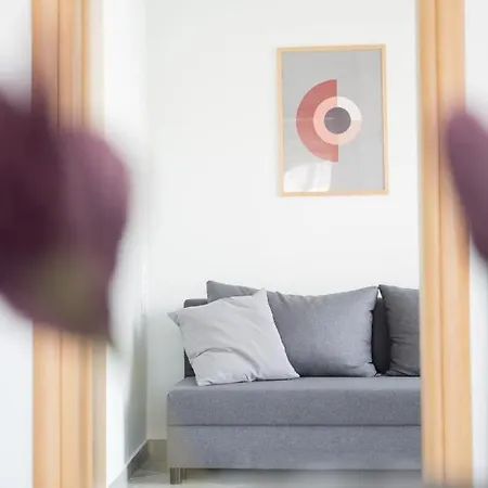 #t33 Chic 2br In The Centre Of Apartment